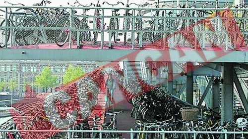 Bucurestenii au piste pentru biciclete, dar nu si "parcari" pentru ele