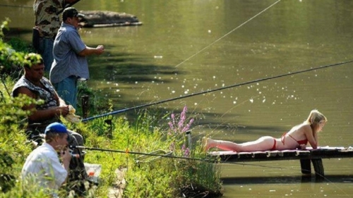 BANC| Un cuplu pleacă în vacanţă pe un lac unde el putea pescui