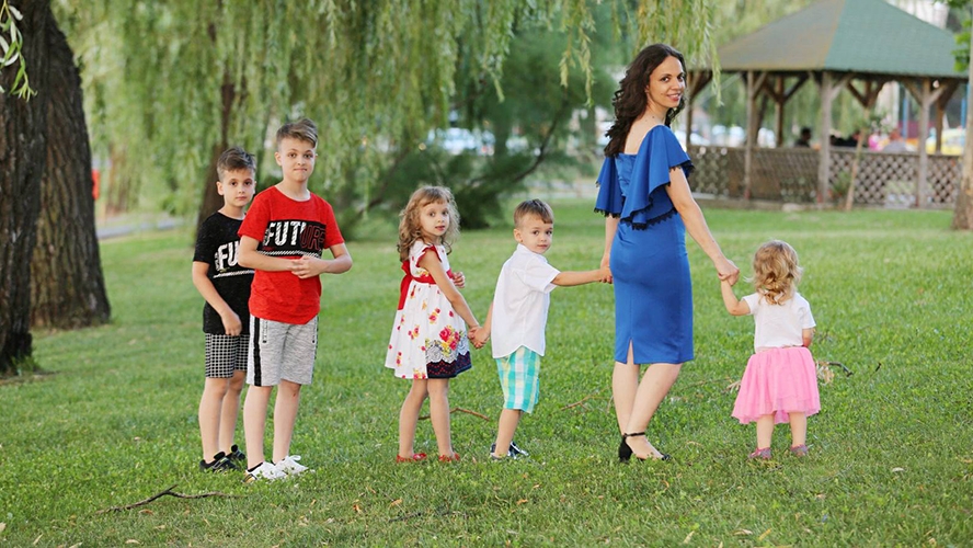 Raluca, ex-Angeles, prima apariție la TV alături de cei 5 copii! “Nu obișnuiesc să...”