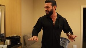 Dorian Popa a rezervat o cameră într-un hotel 4* din Chișinău. Ireal ce a găsit în cameră, pe măsuță