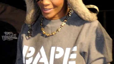 VIDEO Rihanna a fost la sex-shop, in Paris!