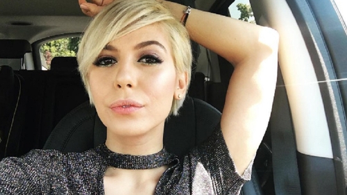 Sore şi-a surprins fanii! S-a pozat goală în cadă cu...