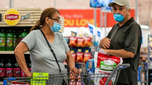 Un candidat la Senat propune închiderea supermarketurilor, după decizia Guvernului de a închide piețele: „Poate fi un focar de COVID-19”