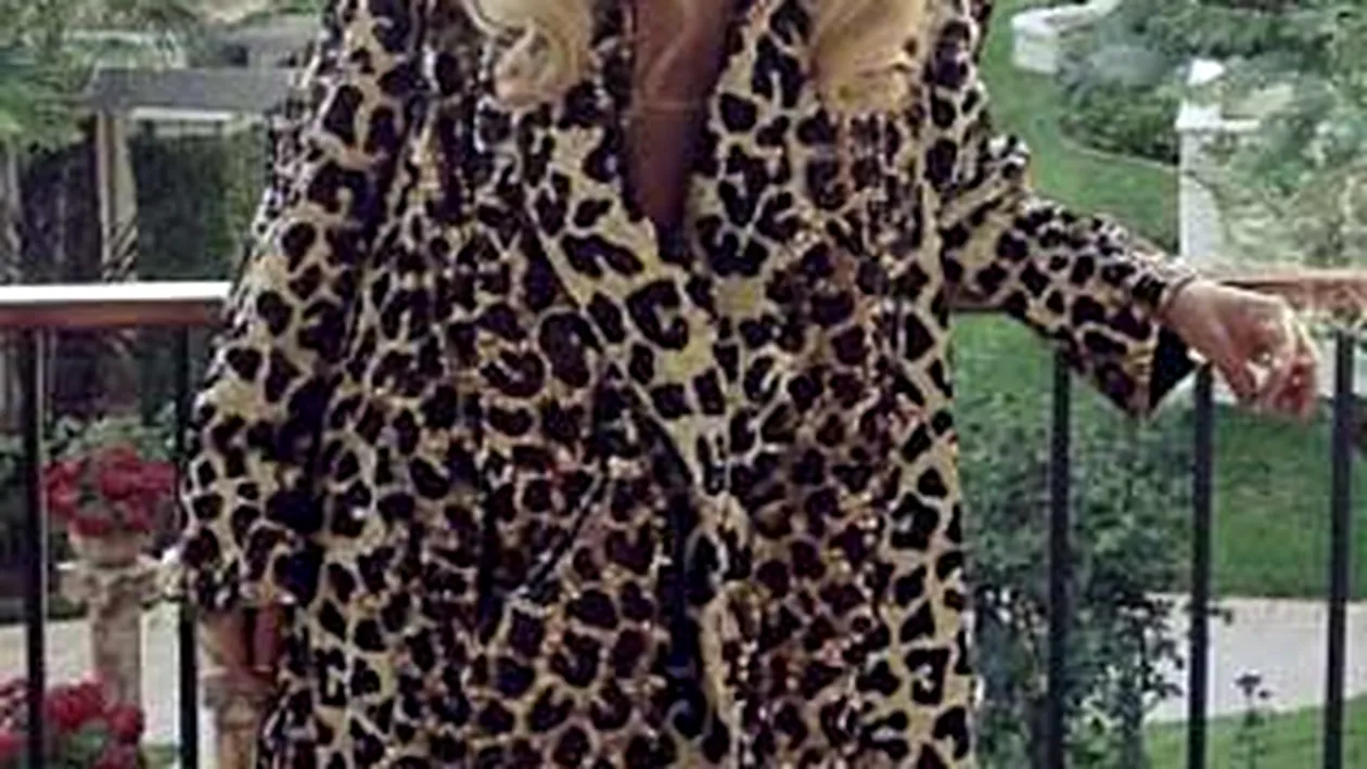 Uite ce pretentii are diva pentru concertul de la Bucuresti - Lady Gaga a cerut maseur pentru cainele ei, flori fara miros si internet in cabina!