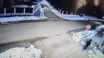 Un tânăr din Pașcani și-a pus capăt zilelor la doar 17 ani. S-a așezat pe calea ferată și a fost acroșat de tren