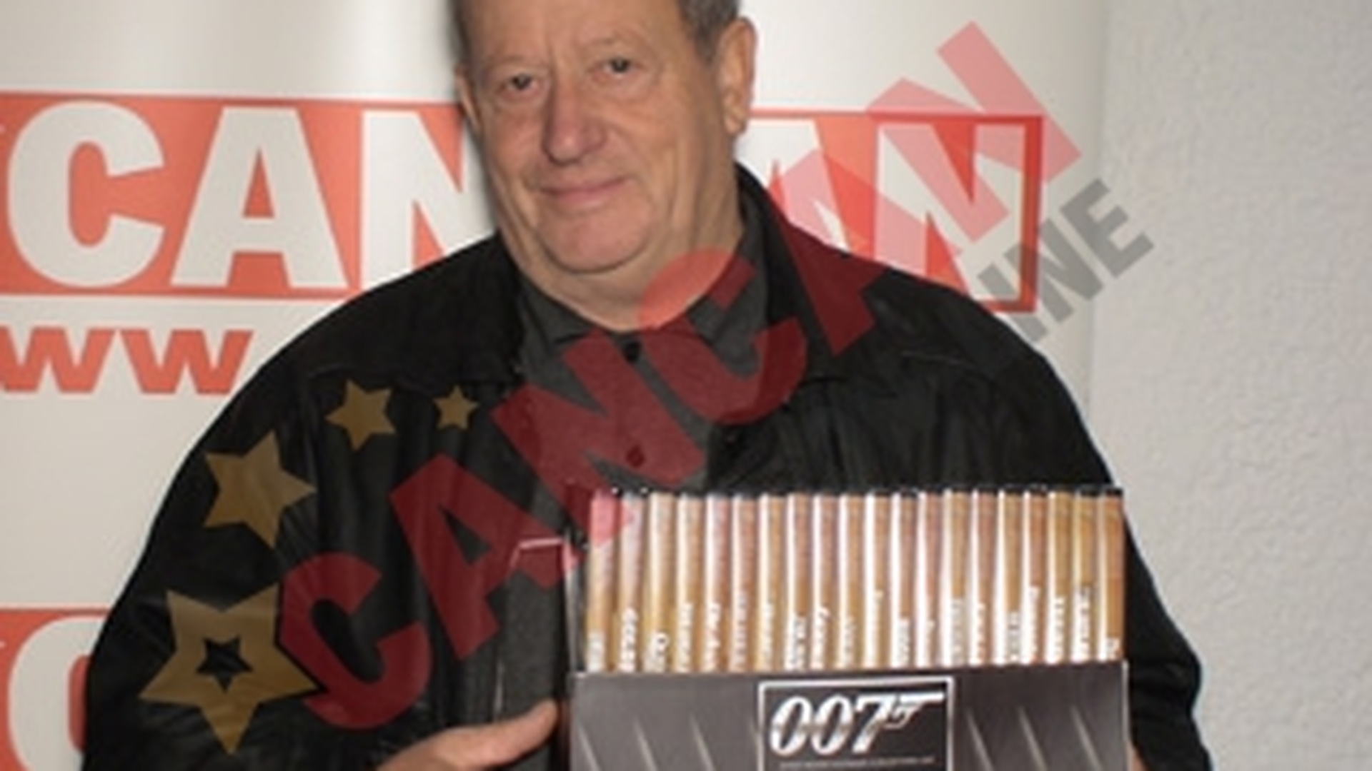 "Am 20 de filme cu James Bond"