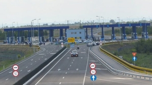 25 de migranți irakieni și turci, prinși la Vama Calafat! Erau ascunși în compartimentul de marfă al unui microbuz