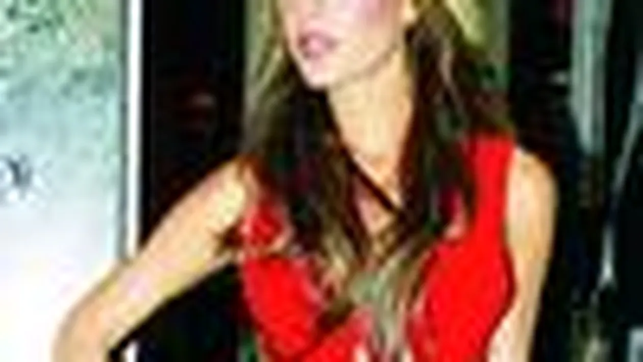 Victoria se opereaza la brate