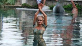 Fetele de la "Next Top Model" au defilat pe apa!