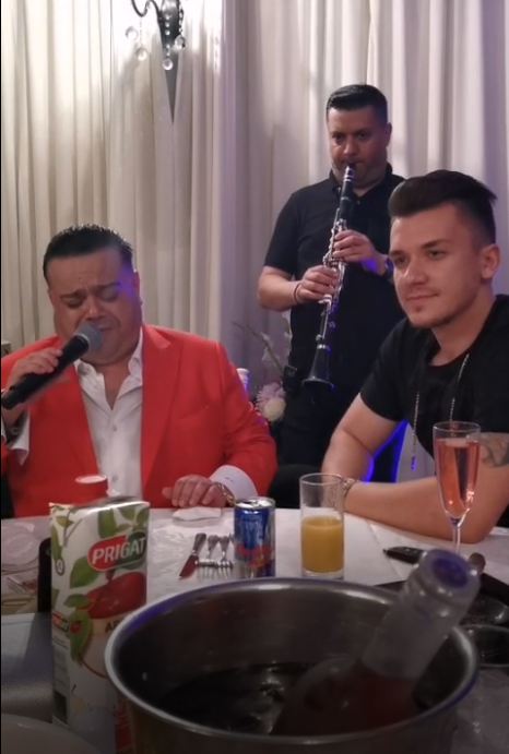 Adi Minune  a fost răsplătit și cu bani, și cu pupături de Daniel