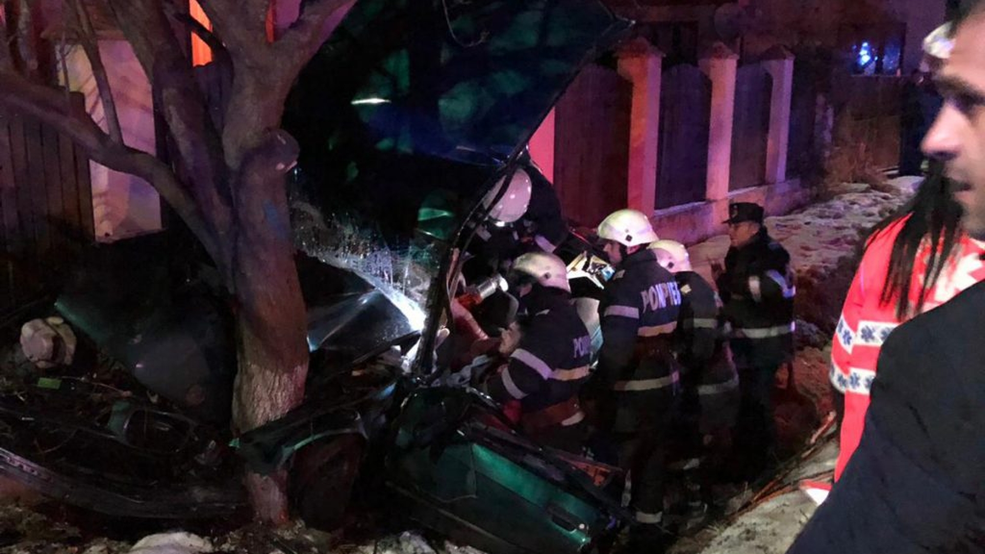 Accident grav în Dâmbovița! Două victime sunt încarcerate