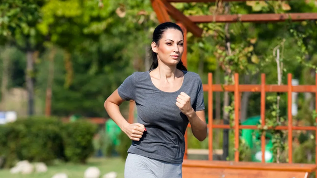 Nu s-a obisnuit bine cu silicoanele ca se gandeste la urmatoarea interventie estetica. Luciu planuieste sa-si injecteze gatul!