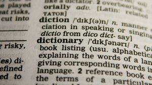 „Jestermaxxing” face ravagii online! Cum a ajuns un cuvânt absurd să devină mașină de făcut bani pe internet