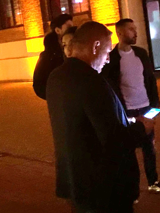Mișu Pricopsitu e în fața clubului Loft (Foto: CANCAN.RO)
