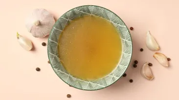 Când trebuie să pui gelatina și usturoiul în piftia pentru Revelion, de fapt. Doar așa iese ca la carte