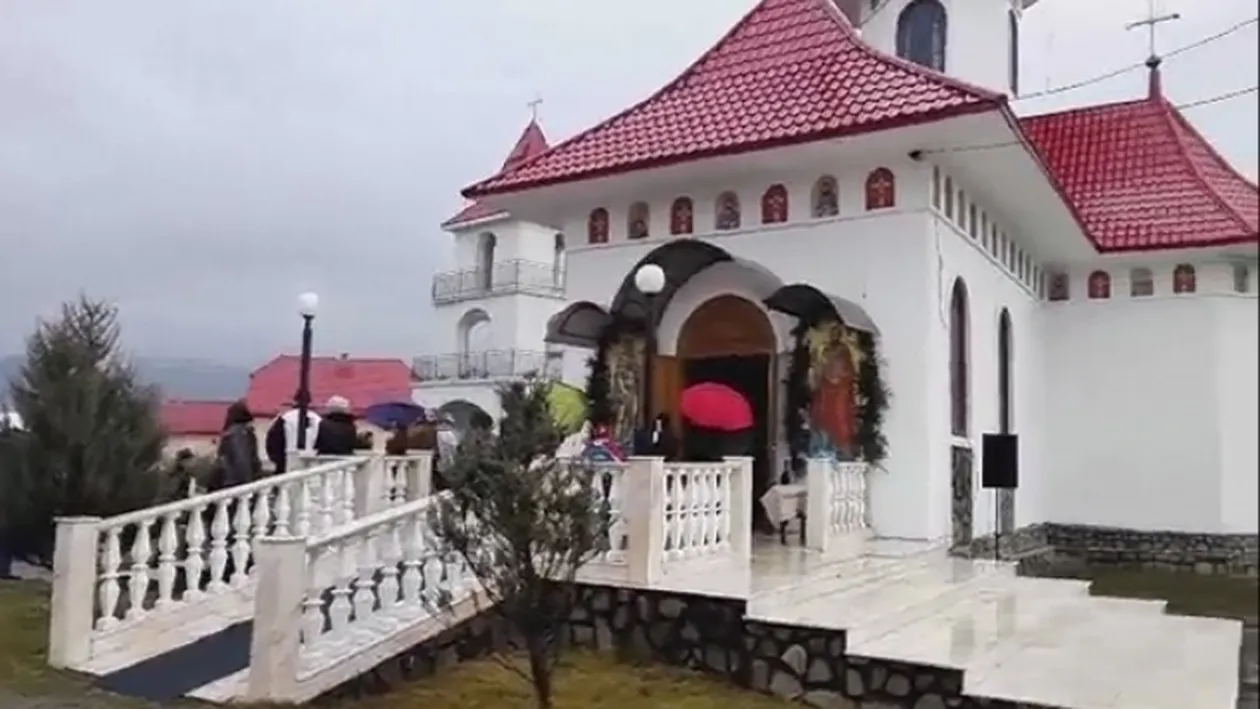 Părintele Mihai Negrea, preotul-erou din Suceava s-a stins din viaţă! Avea grijă de 117 copii orfani!