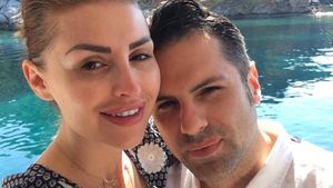 ROXANA ex-Trident şi ANDREI BADIU sunt de nedespărţit. Se ţin de mână şi când fac baie în valurile mării!