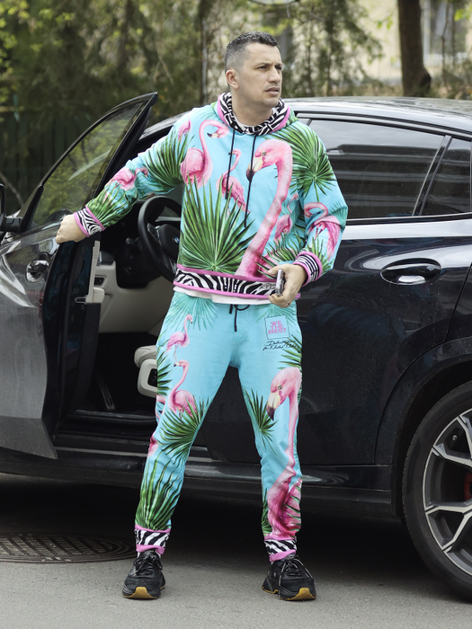 Flick a optat pentru un compleu realizat de Dj Khaled în colaborare cu Dolce & Gabbana, prețul fiind de 1345 $ (Foto: CANCAN.RO)