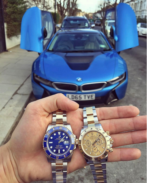 Cristian, cu un BMW i8 şi două Rolexuri la purtător