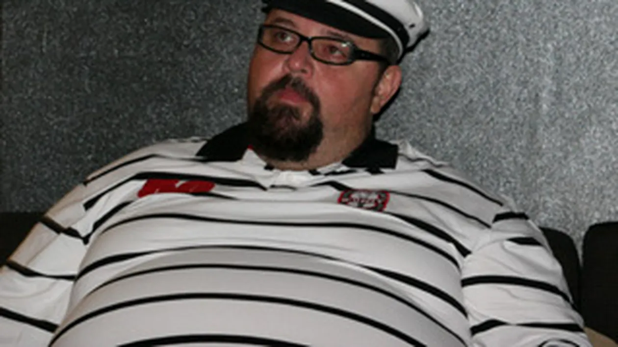 FOTO Piedone construieste o corabie imensa si un castel medieval, in Parcul Copiilor!