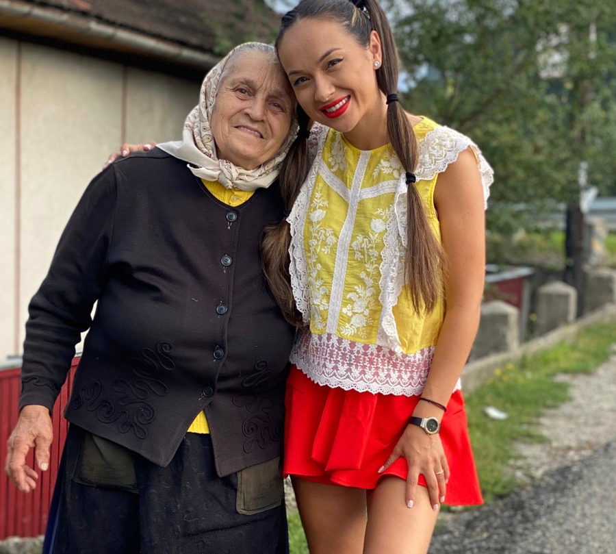 Vladuța Lupău și bunica ei