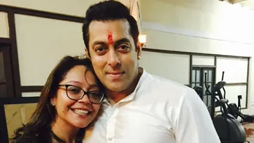 Sora lui Salman Khan a comandat un sandwich. L-a desfăcut şi a avut un şoc când a văzut ce scria pe el!