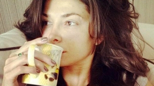 Nu mai are decât trei luni! Alina Puşcaş şi-a arătat burtica de gravidă, în costum de baie!