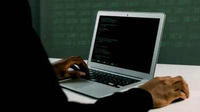 A fost arestat cel mai periculos chinez din „imperiul mafiei cibernetice”. Avea centre de muncă forțată unde-și derula escrocheriile