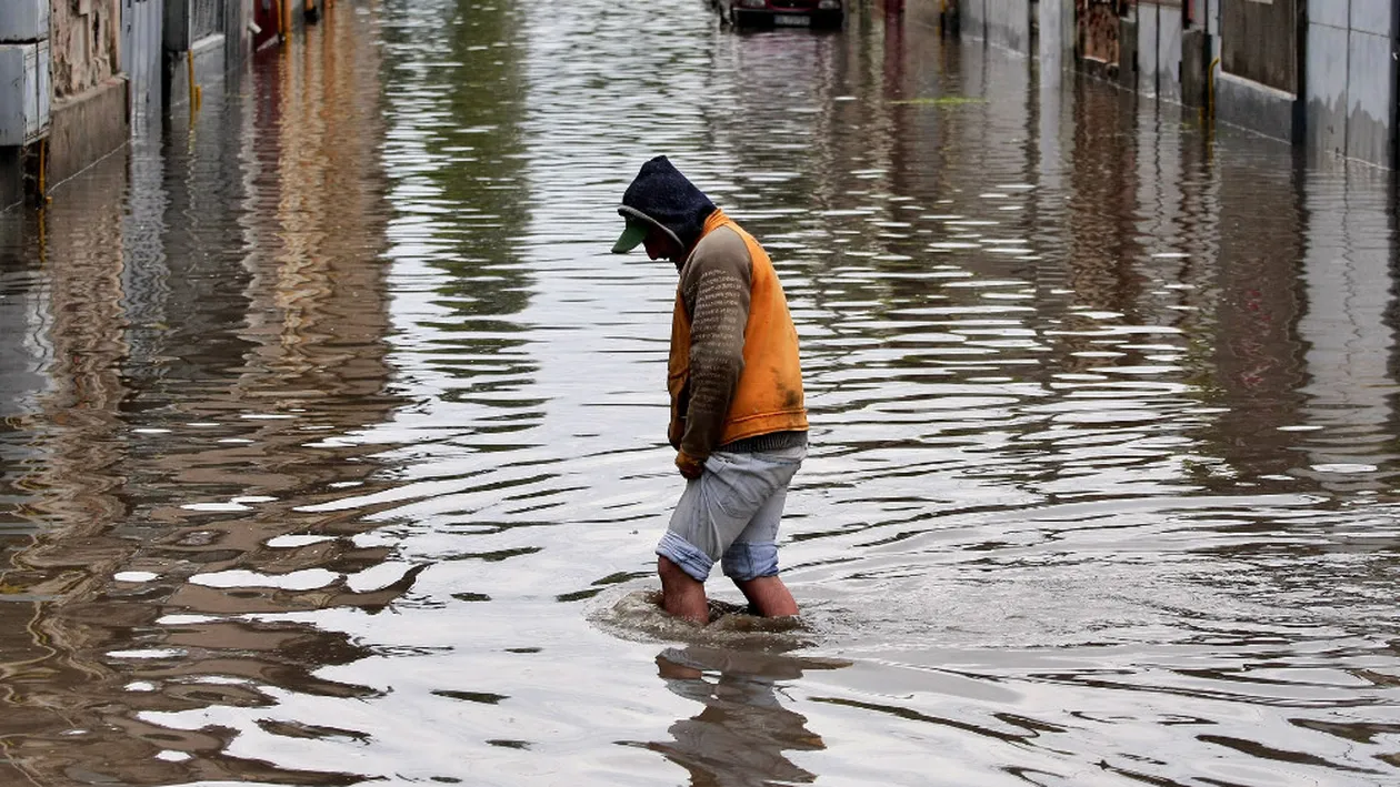 Hidrologii avertizează! Cod portocaliu de inundații pentru râuri din șapte județe