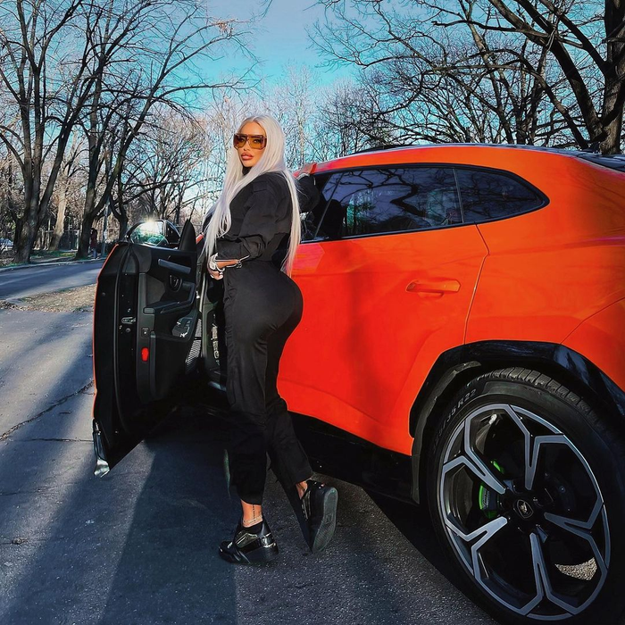 Loredana Chivu a comis-o din nou. Unde și-a parcat blondina bolidul de 380.000 de euro