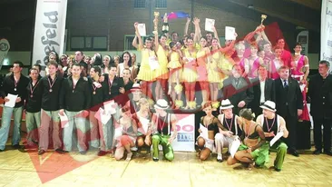 Le-au cantat Trei culori la premiere!