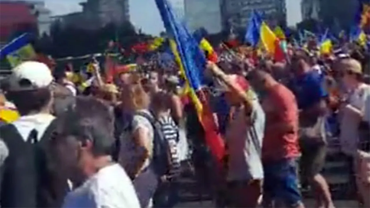 Mitingul diasporei! Reacția jandarmeriei: S-au folosit spray-uri cu piper pentru a ieși din situația de pericol. Nu a fost ordin