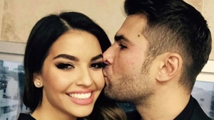 Adrian Mutu, petrecere intimă de ziua lui alături de soţie şi un prieten! S-a lăsat cu pupături în trei
