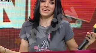 VIDEO Sorana, ex ASIA, intalnire nocturna cu Dan Bordeianu! Prietenul artistei i-a prins in fata blocului! Vezi ce a iesit!