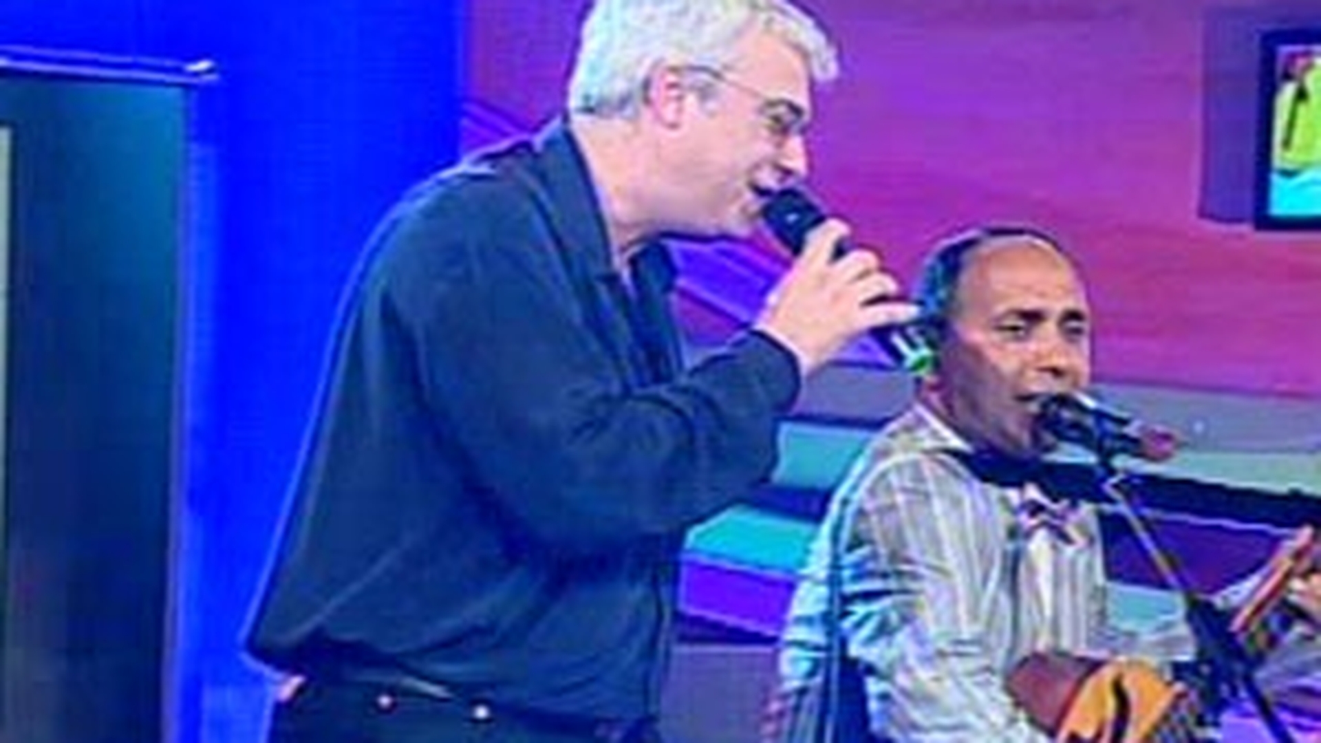 Gigel Frone si Catalin Crisan, duet exceptional! Au cantat impreuna "Daca pleci!" - Gigel nu stia prea bine versurile si a schimbat si linia melodica!