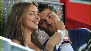 Celebra iubita a lui Ronaldo, cenusareasa in Romania! A ajuns la Bucuresti cu o cursa de linie si a trecut neobservata!