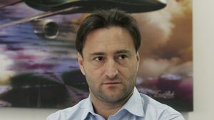 Afacerile i-au luat-o la vale, iar el… Ce ruşine a păţit milionarul ”Blue Air”