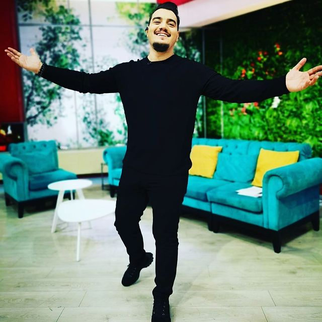 Bursucu: “Orice s-ar întâmpla, cât miști din degetul ăsta mic, să nu te lași!” / Foto : Instagram.com