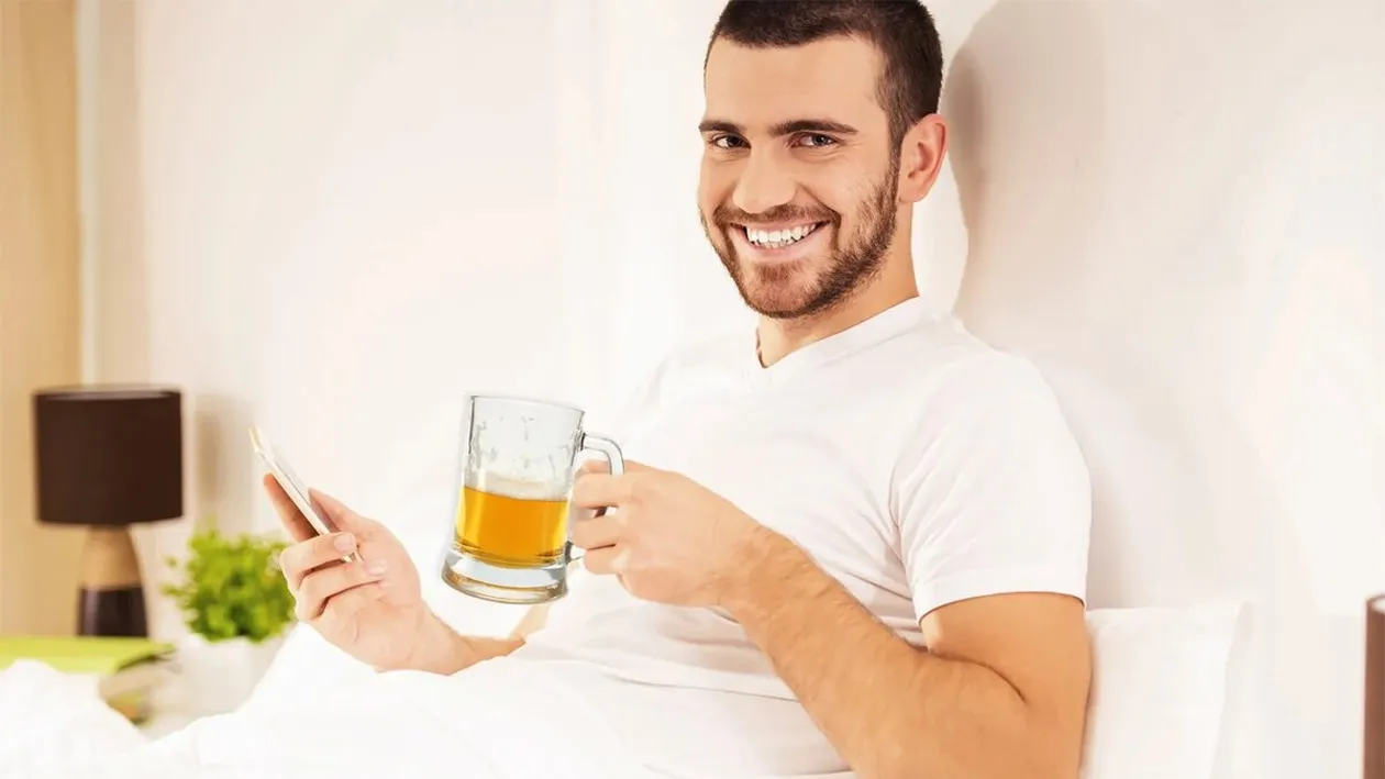 Cui pe cui scoate? Ce se întâmplă dacă, după o noapte de beție, bei o bere a doua zi. Ce spun experții în nutriție