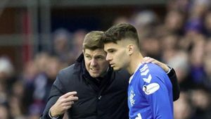 Steven Gerrard: „Ianis are experiența presiunii de pe Ibrox!”