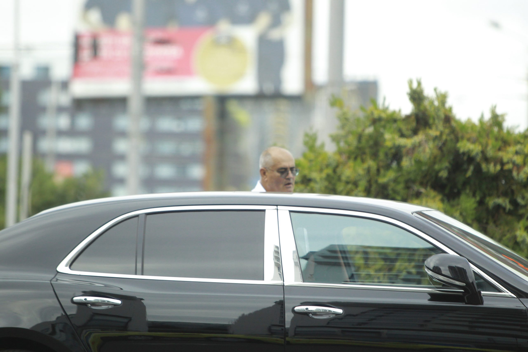 Avocatul Florian Șurghie conduce un Bentley super-elegant / Sursă foto: CANCAN.RO