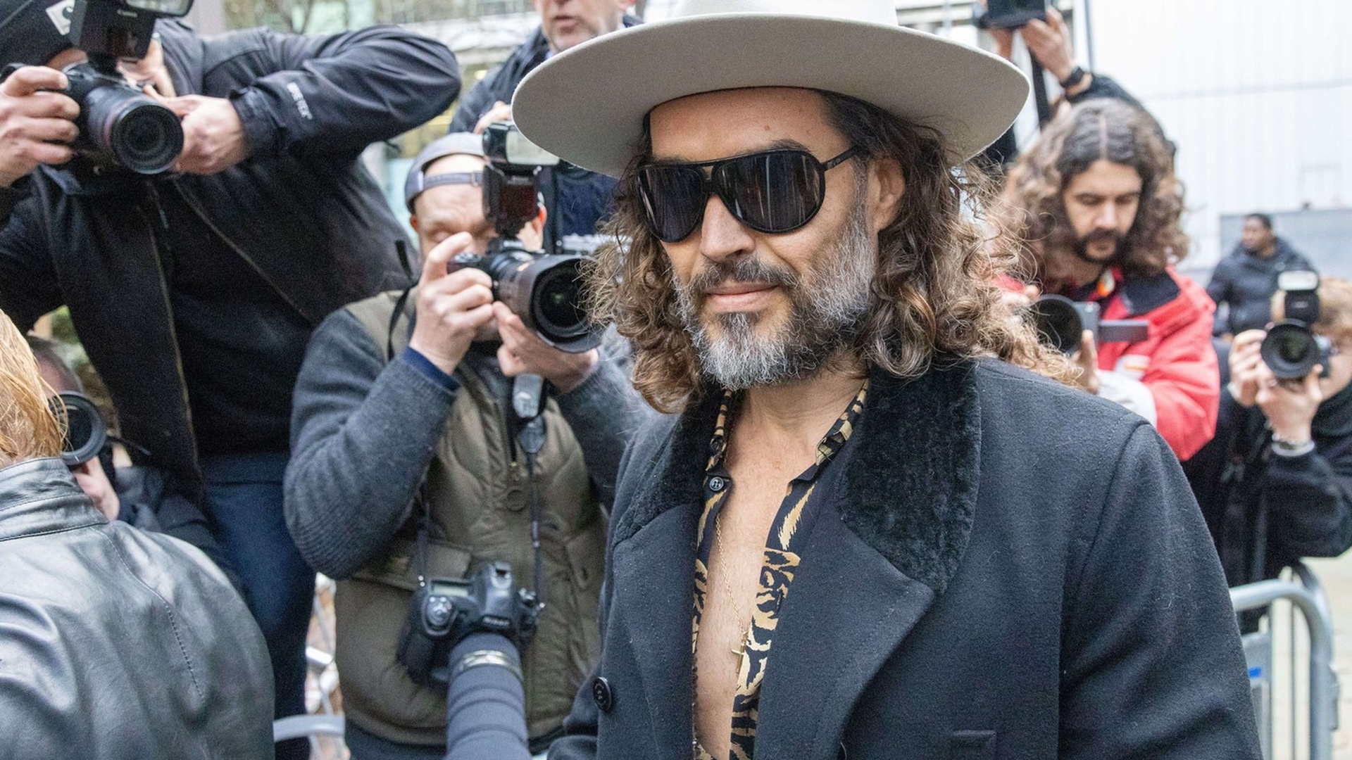 Noi acuzații grave pentru Russell Brand. Actorul pledează nevinovat și așteaptă procesul