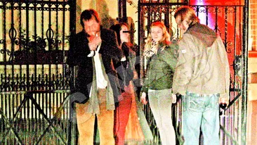 Actorii americani au venit cu chef de viata la Bucuresti. Colegii lui Kevin Costner au postit o altfel de tigara pe strada
