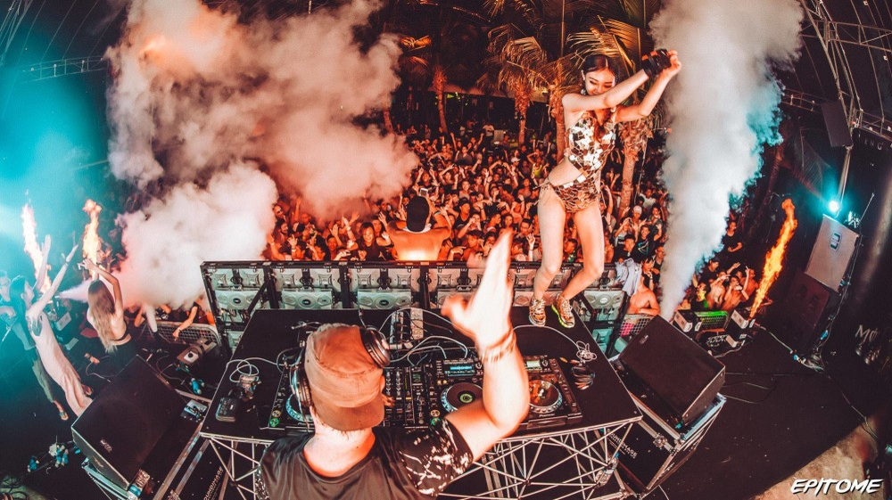 Un Dj celebru a murit în timp ce se afla în vacanță în Bali. A sărit în ajutorul unei prietene
