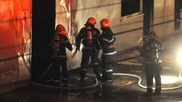 Un incendiu a izbucnit la un service auto din Sibiu!