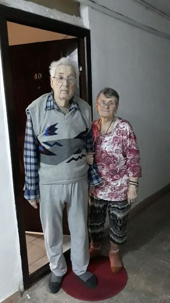 Bunicul matern al lui Mihai Bendeac, alături de soţia lui © Facebook