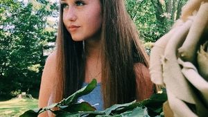 VIDEO / O vloggeriţă celebră a murit cu două săptămâni înainte de ziua ei! Mesajul familiei, după ce s-a spus că adolescenta s-a sinucis