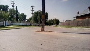 "Minunea" din Băileşti, stâlpul din mijlocul străzii