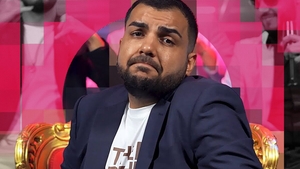 Hoții deveniți celebri după ce au spart casa unui ofițer SRI au ”lovit” și în lumea manelelor. Lăutarul Cristi Mega, jefuit de ceasuri în valoare de 100.000 €!