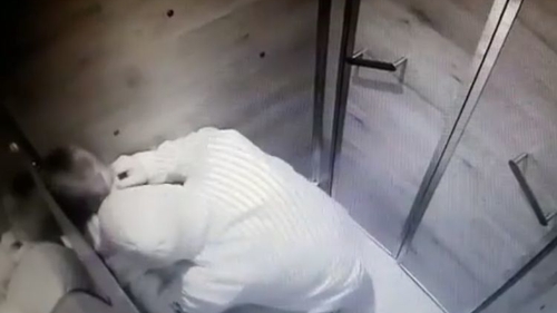 Mama copiilor agresaţi de pedofilul din Drumul Taberei face mărturii cutremurătoare! "I-a pipăit, i-a băgat mâna fetei în chiloţei... L-aş omorî"